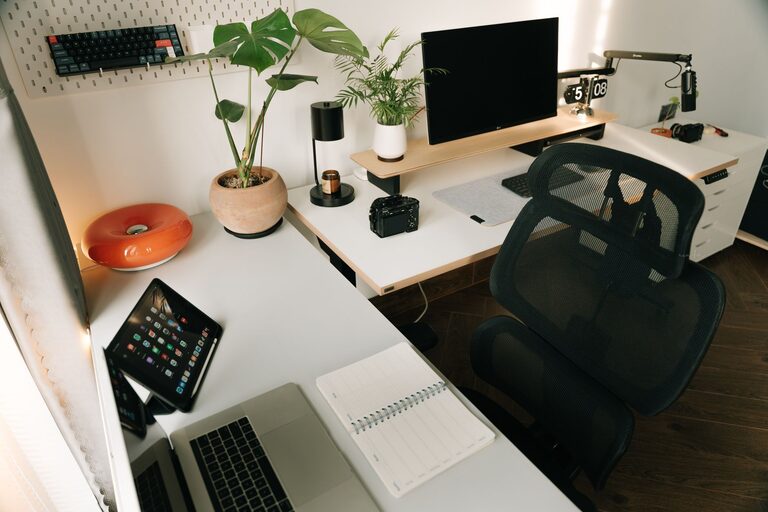 Tips for Organizing a Clutter-Free and Functional Home Office Space